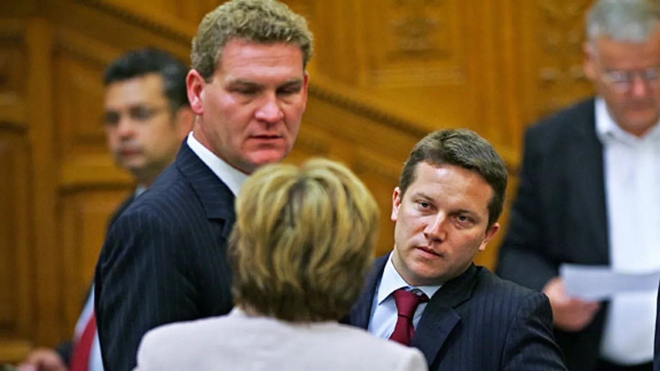 Tagadja Ujhelyi István, hogy a SZEVIÉP-nek köze volt a háza felújításához