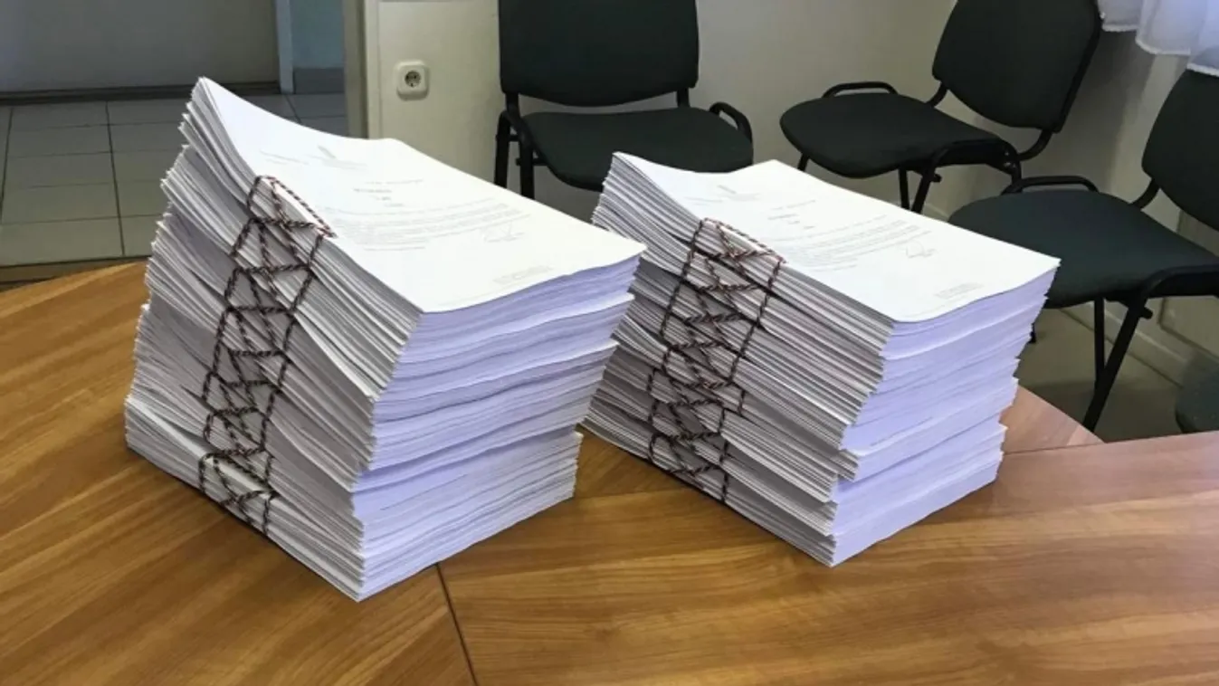 Lezárt akta: 75 balhé, közel egy méternyi akta