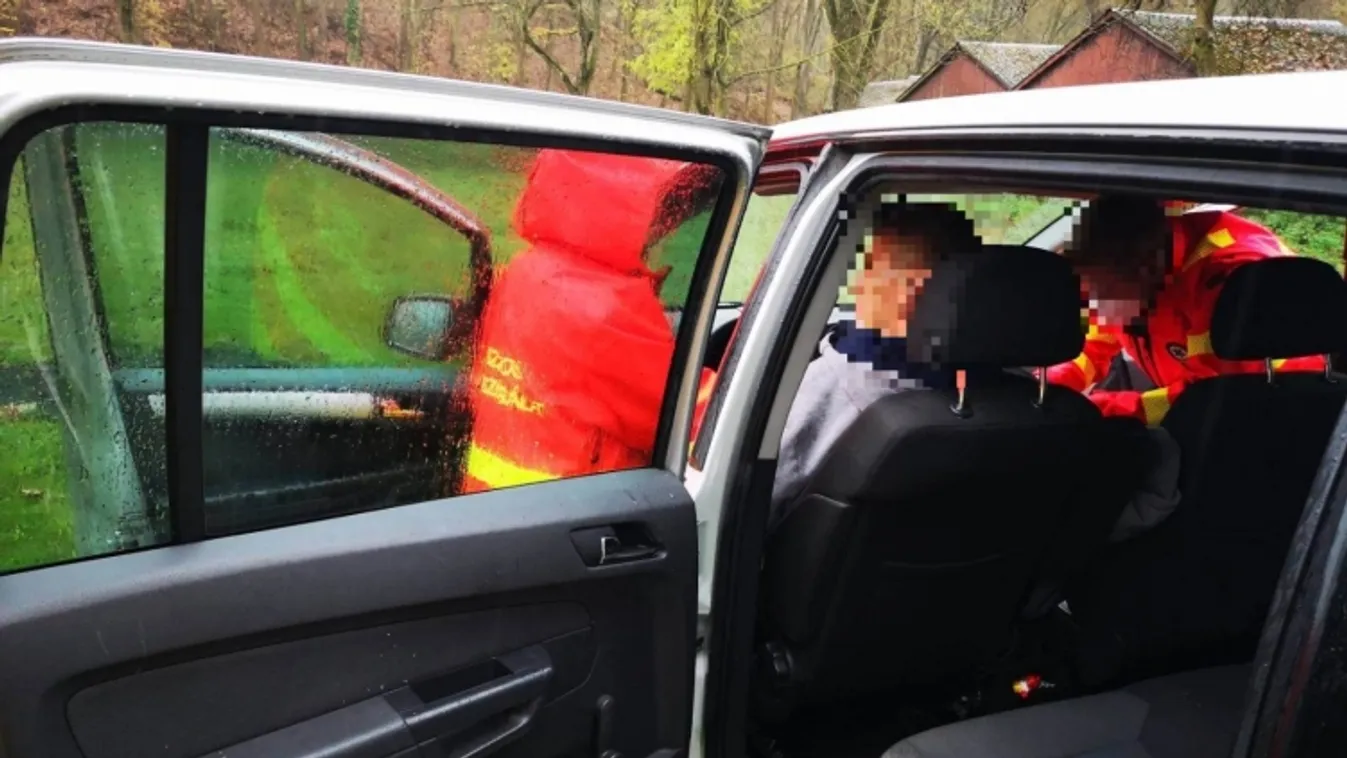 Bevezette autójába a kipufogógázt