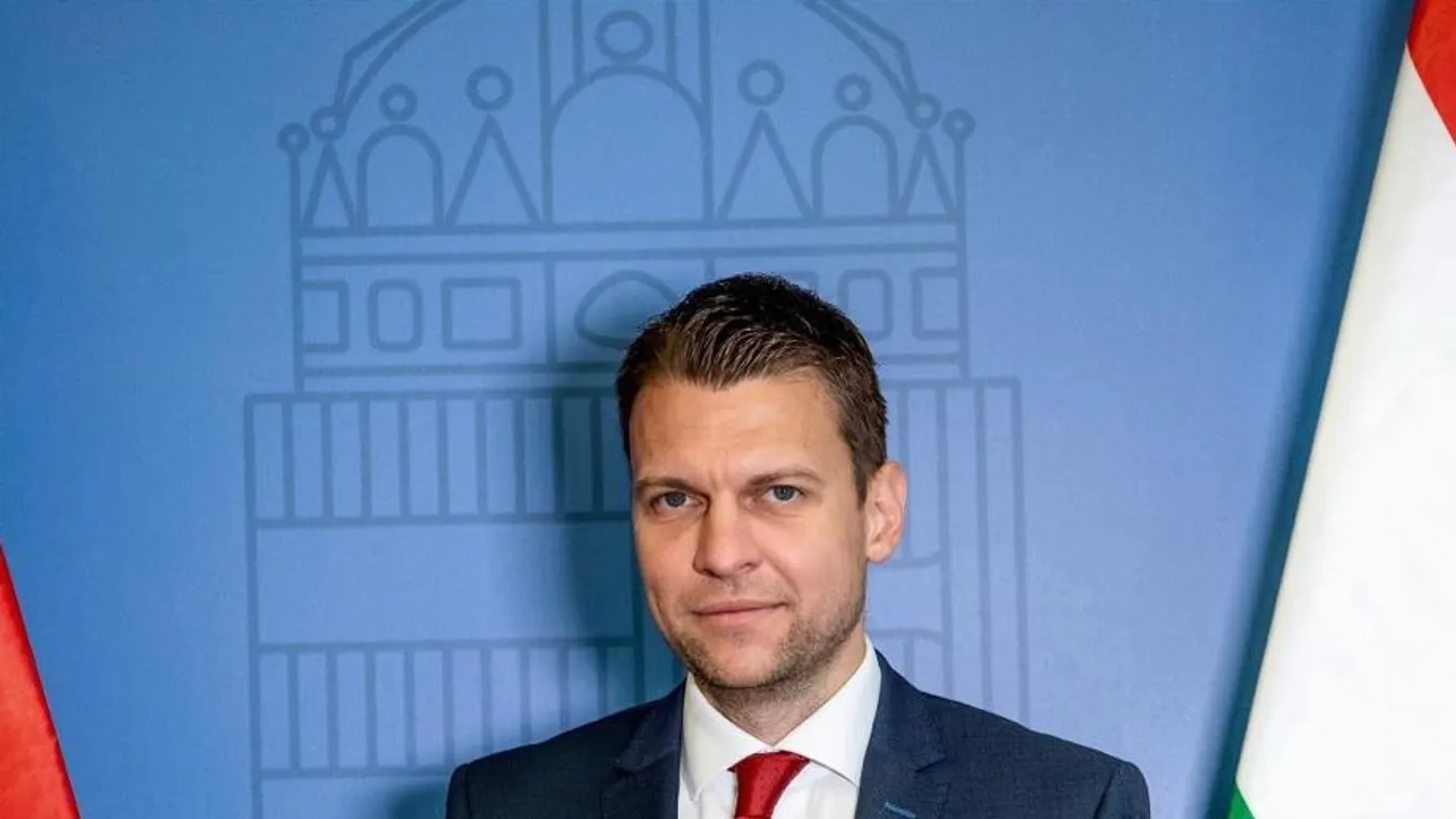 Menczer Tamás: a Fidesz-KDNP adta le elsőként az európai parlamenti választáshoz szükséges 20 ezer aláírást