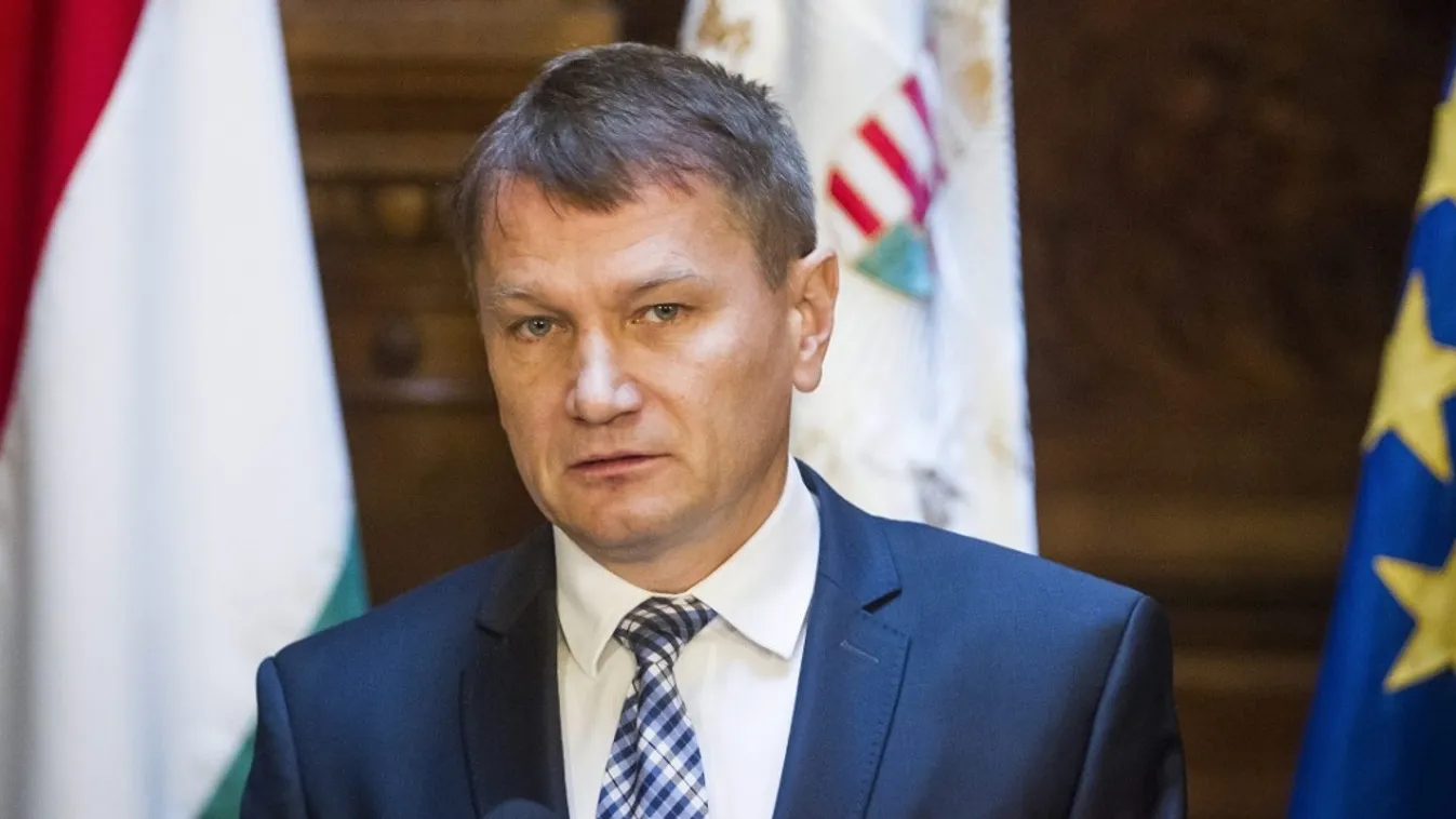 Az államtitkár is lép a szabálytalan tenderek miatt