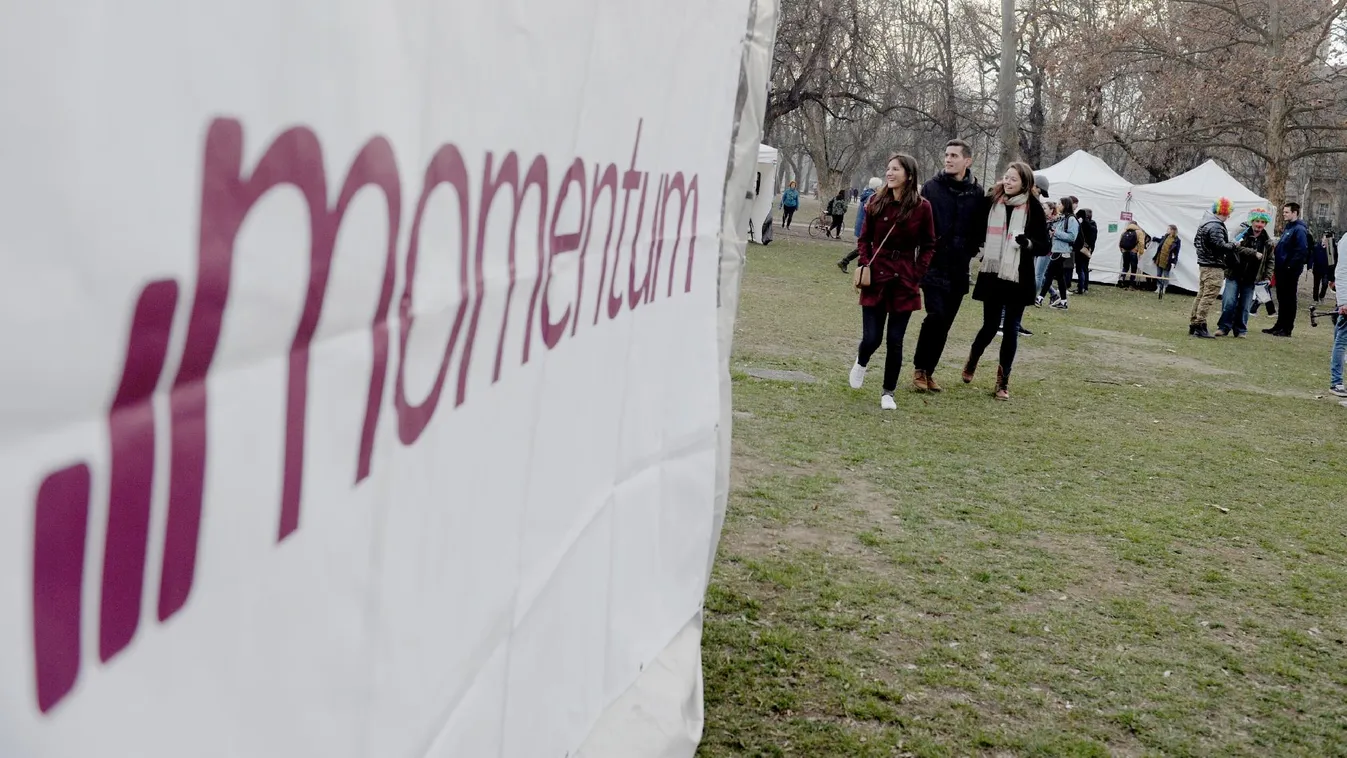 Pozitív plakátkampányt indít a Momentum