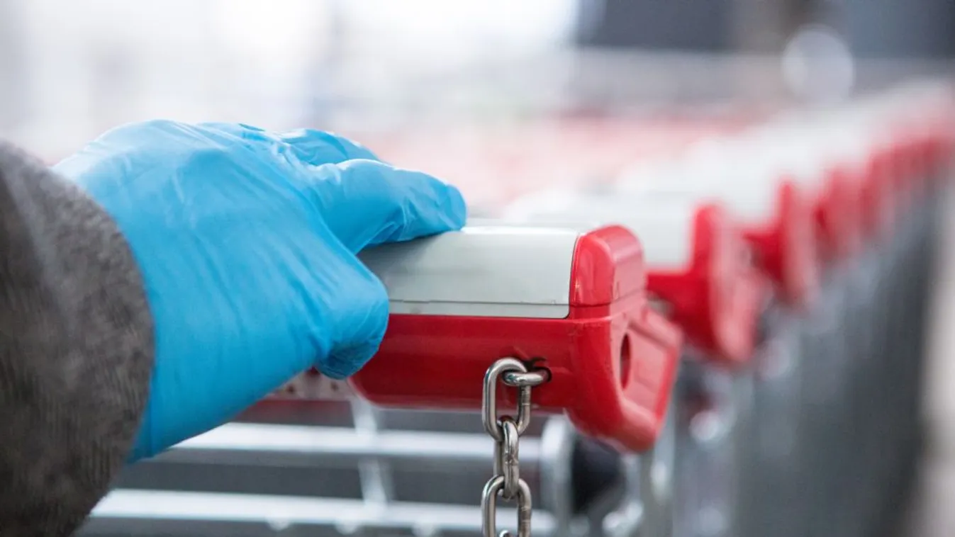 Változhat az időseknek járó idősáv a boltokban