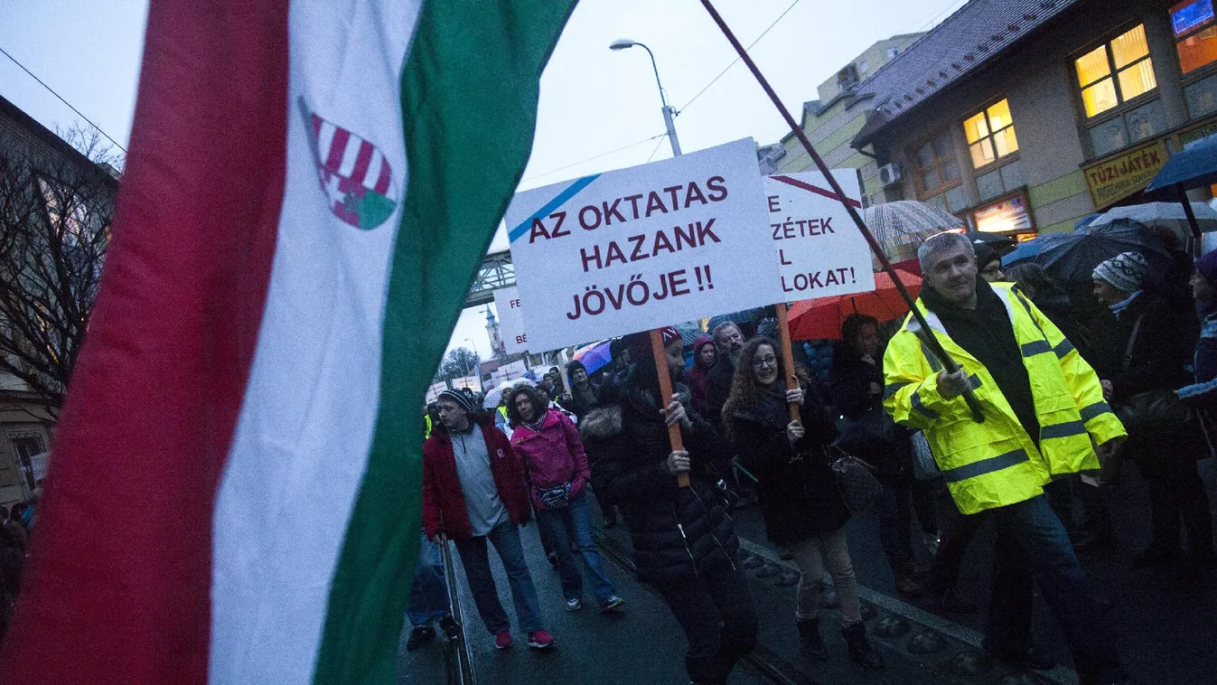 Tüntetés a tanárokért – Reggeli járat