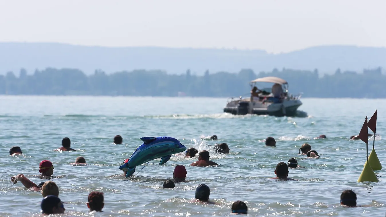 Kicsit megbolygatja a hajóközlekedést a Balaton-átúszás