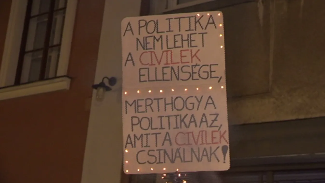 A civilekkel szemben hozott határozat ellen tüntettek Pécsen