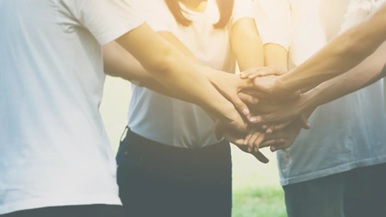 Egy nap alatt több mint 400 ezer önkéntes segítő jelentkezett Nagy-Britanniában