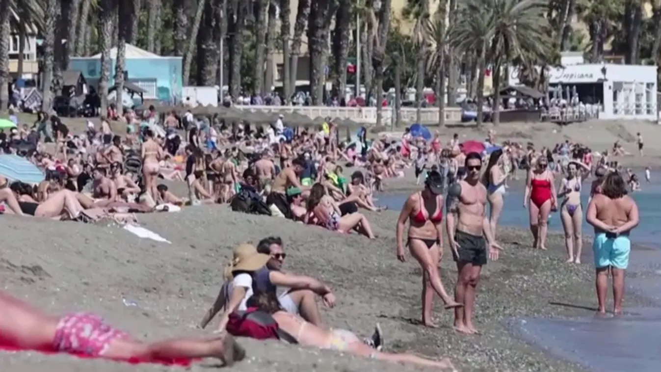 A nők is félmeztelenül fürdőzhetnek Spanyolországban