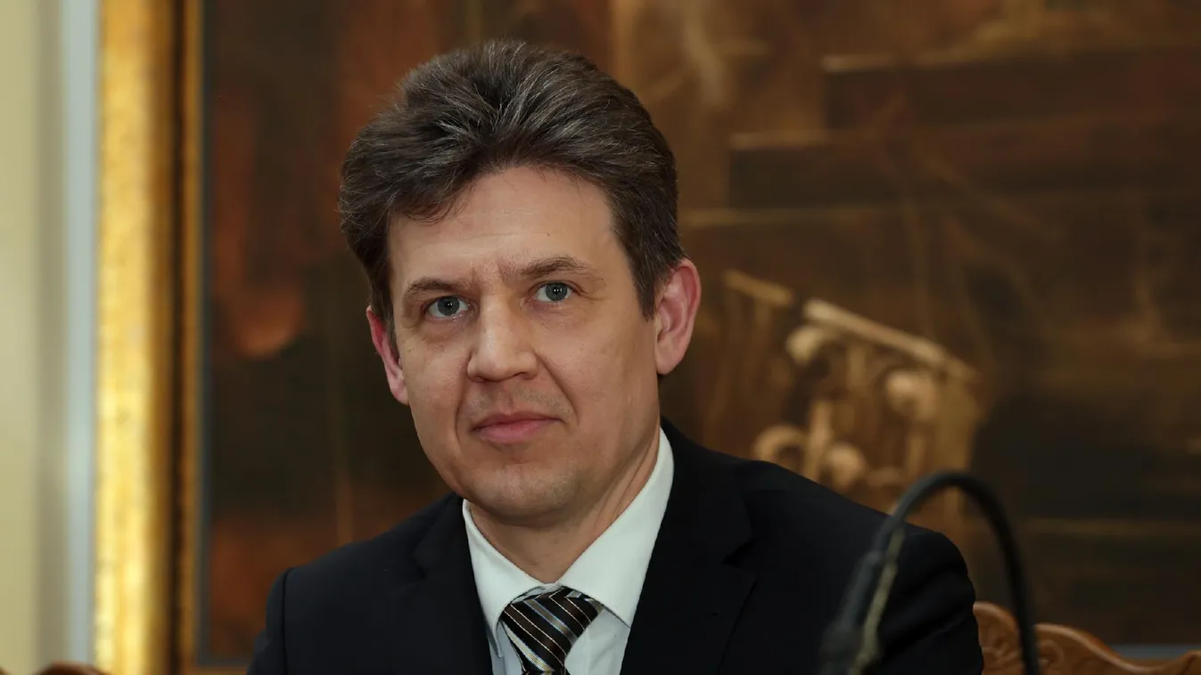 Felmentették a Paksért felelős államtitkárt