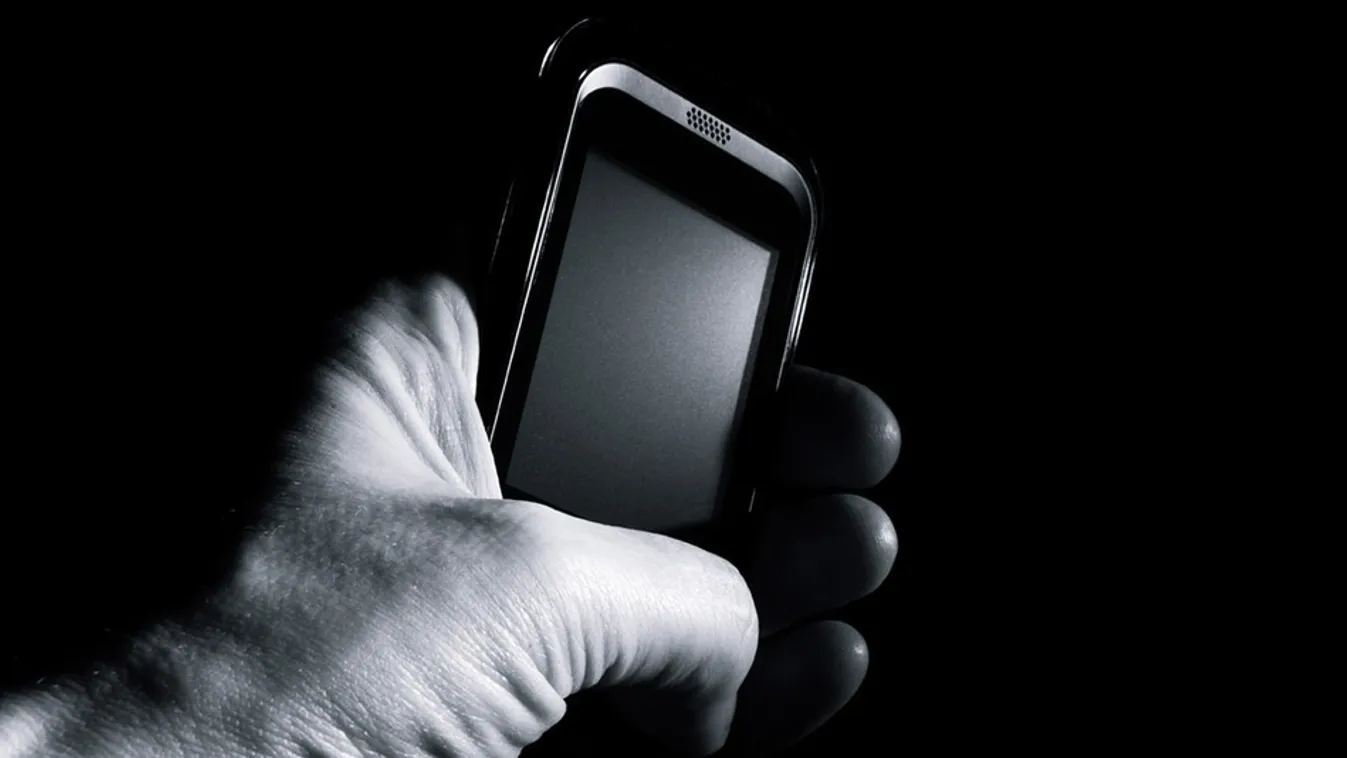 Gyanú nélkül – Newsroom