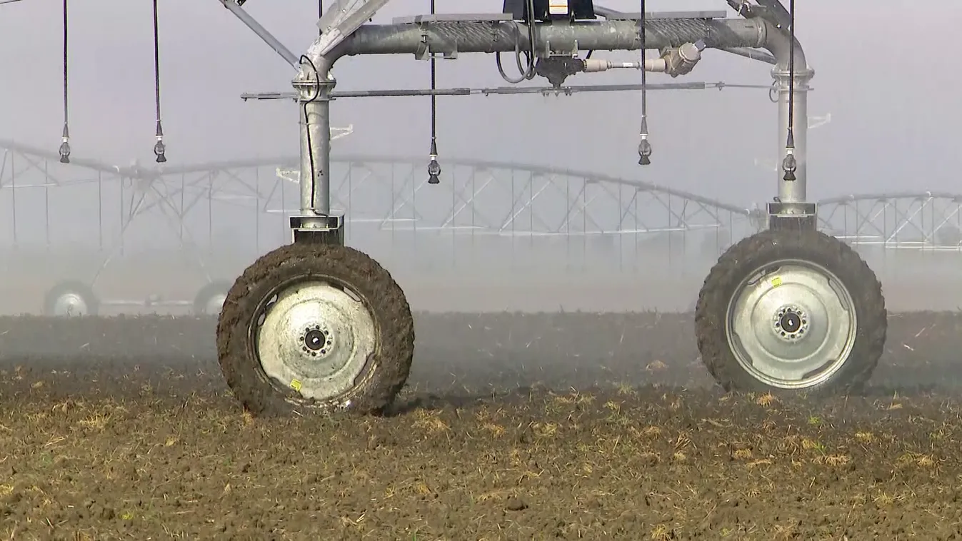 Új, korszerű öntözőrendszert adtak át Mezőhegyesen