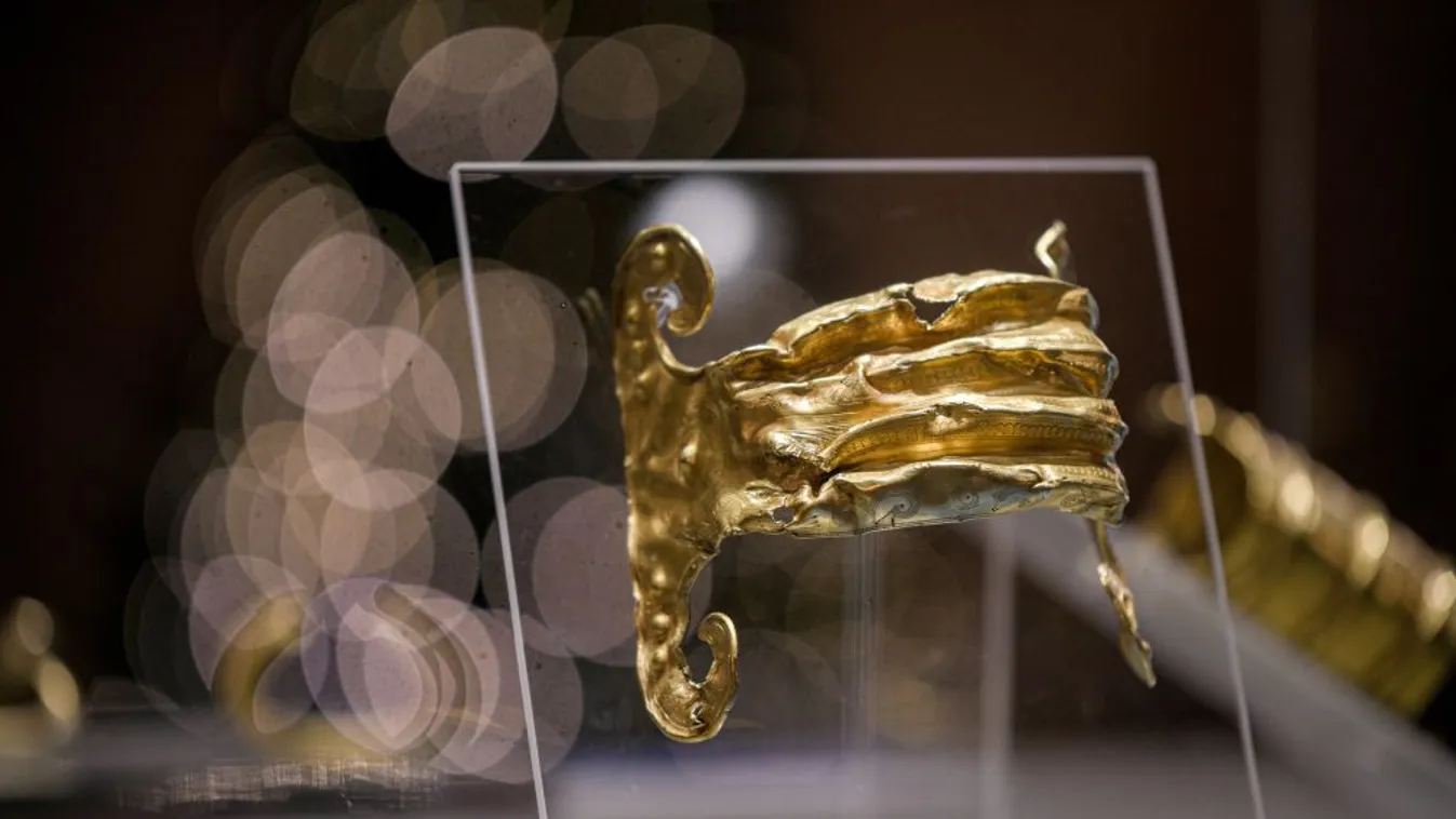 3500 éves, 18 karátos arany karperec a Nemzeti Múzeum új műtárgya