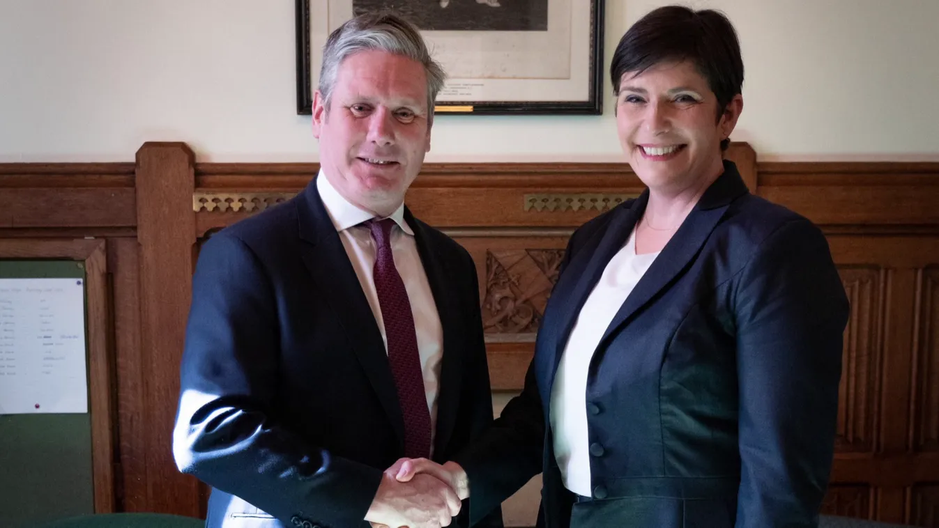 Erődemonstráció és csak a hazai baloldalnak üzent a DK londoni útjával