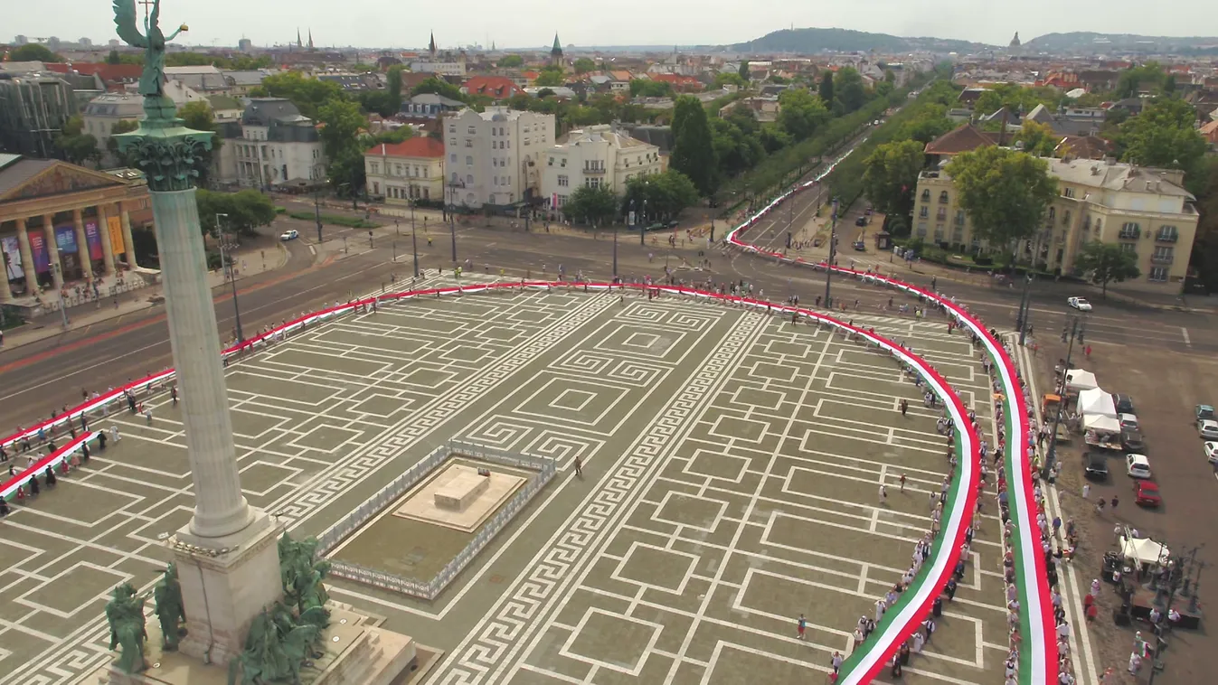 Radar - 1848 méter hosszú magyar zászlót húznak ki az Andrássy úton