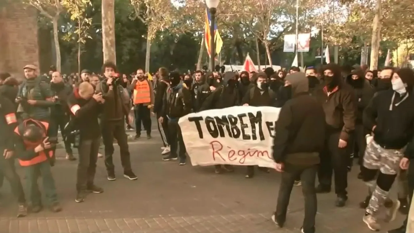 Utcára vonultak a kormányülés miatt