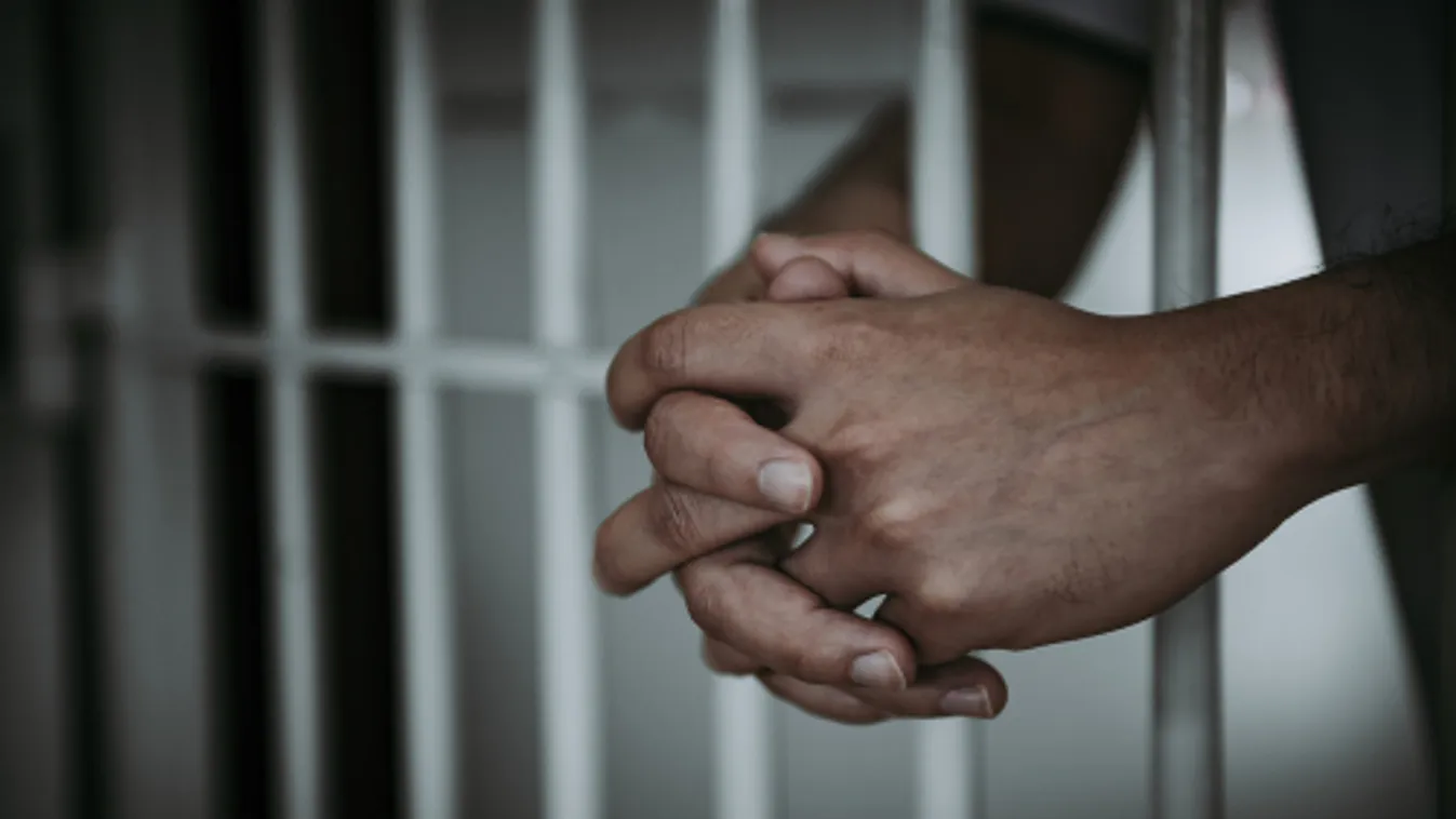 Tizenkét év börtön halálos késelésért