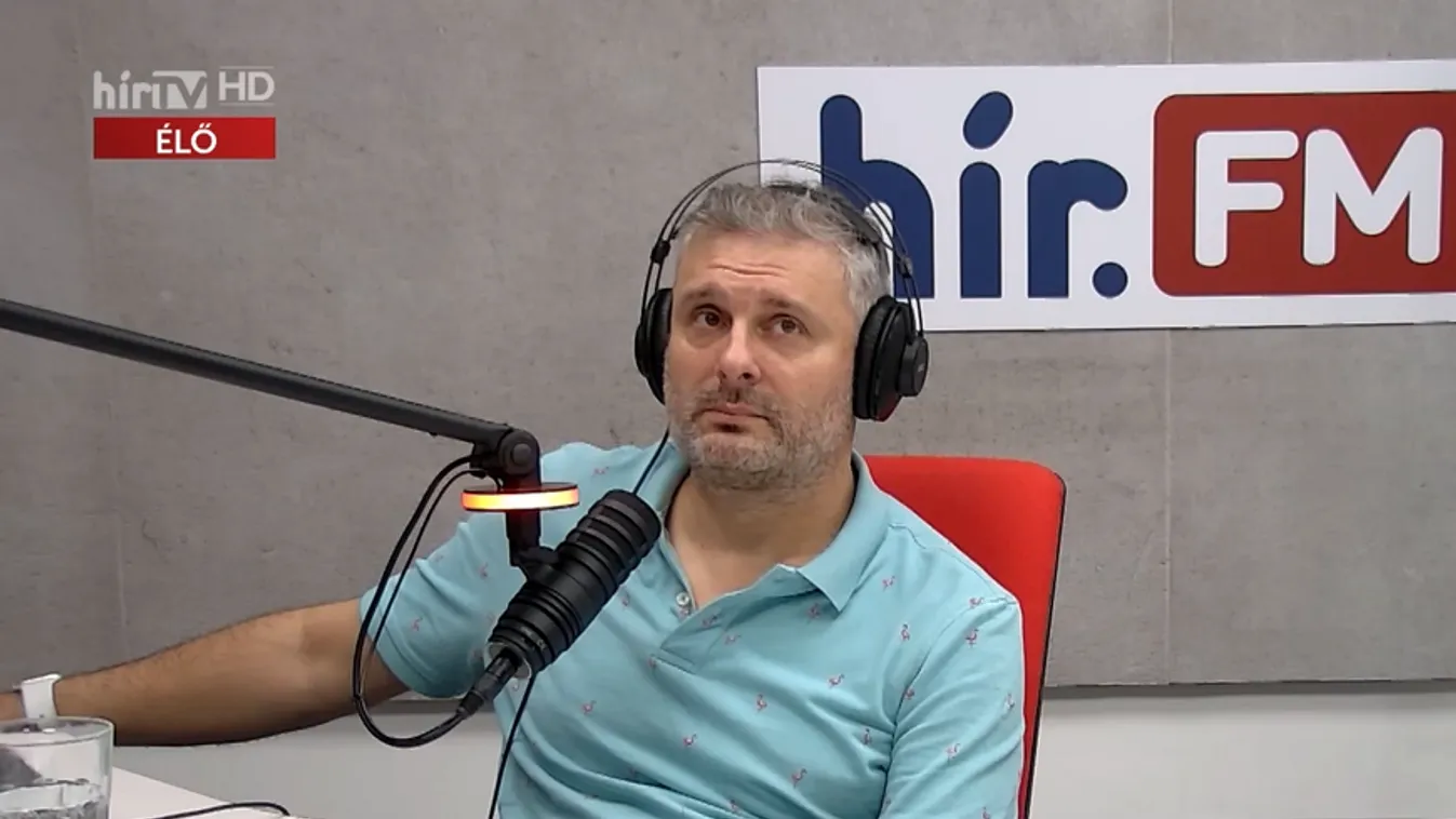 Paláver: A Telex értetlenül áll az égen megformázott kereszt előtt