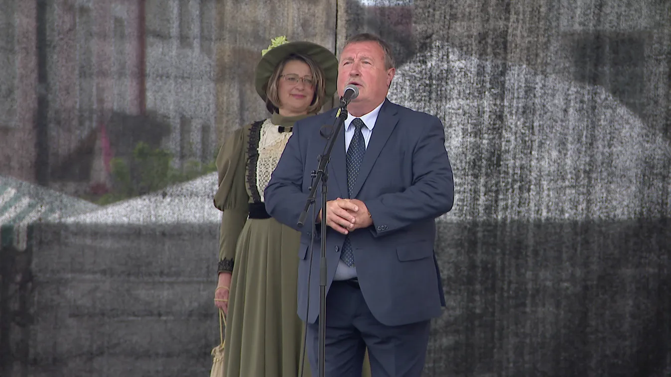 A magának megszavaztatott díszpolgári címmel tüntették ki a gyöngyösi polgármestert + videó