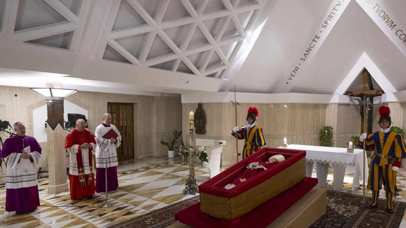 Ferenc pápa halála - Nyolc órán át kellett sorban állnia annak, aki látni akarta a felravatalozott egyházfőt