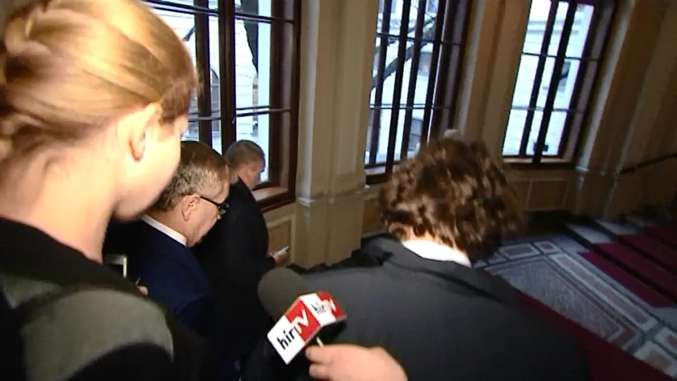 A kormánypárti politikusok idén is menekültek a Hír TV riporterei elől