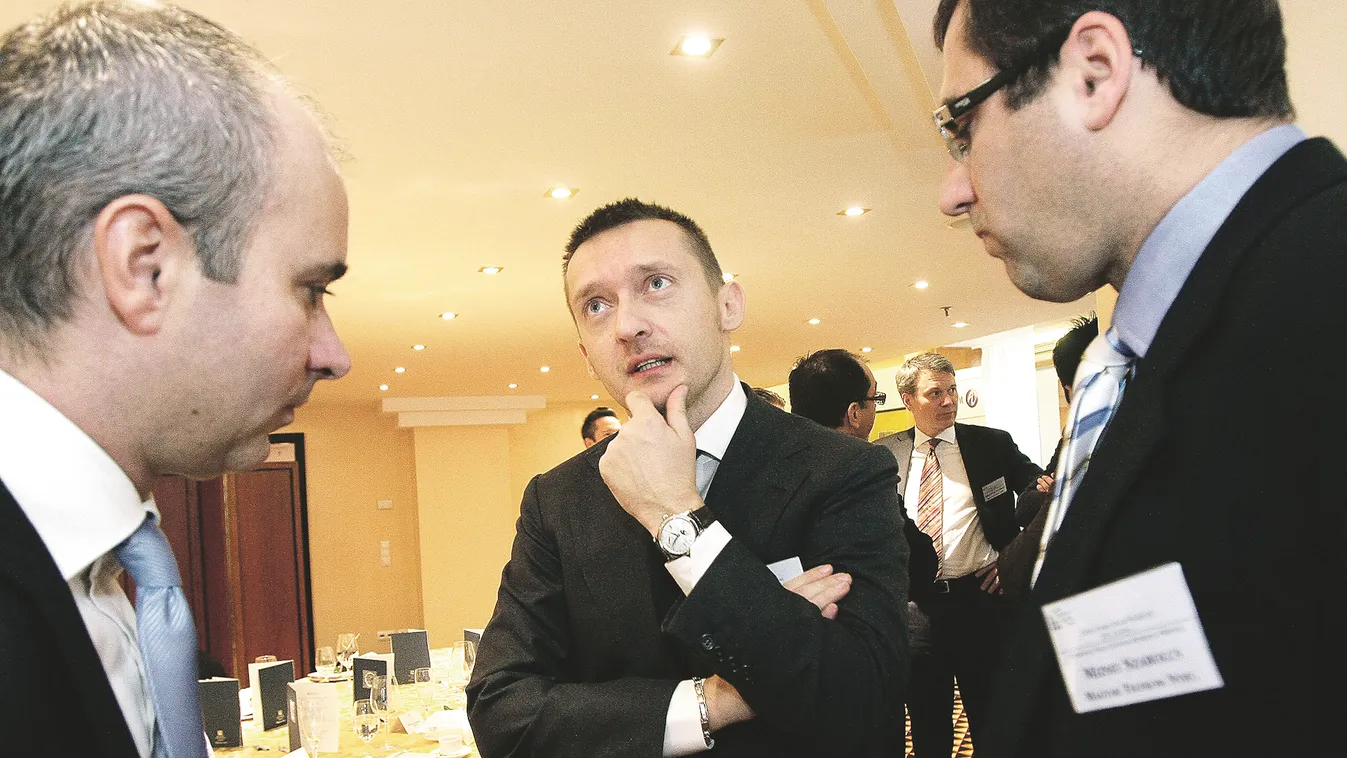 Rogán elismerte: a multik fizették a tanácsadót