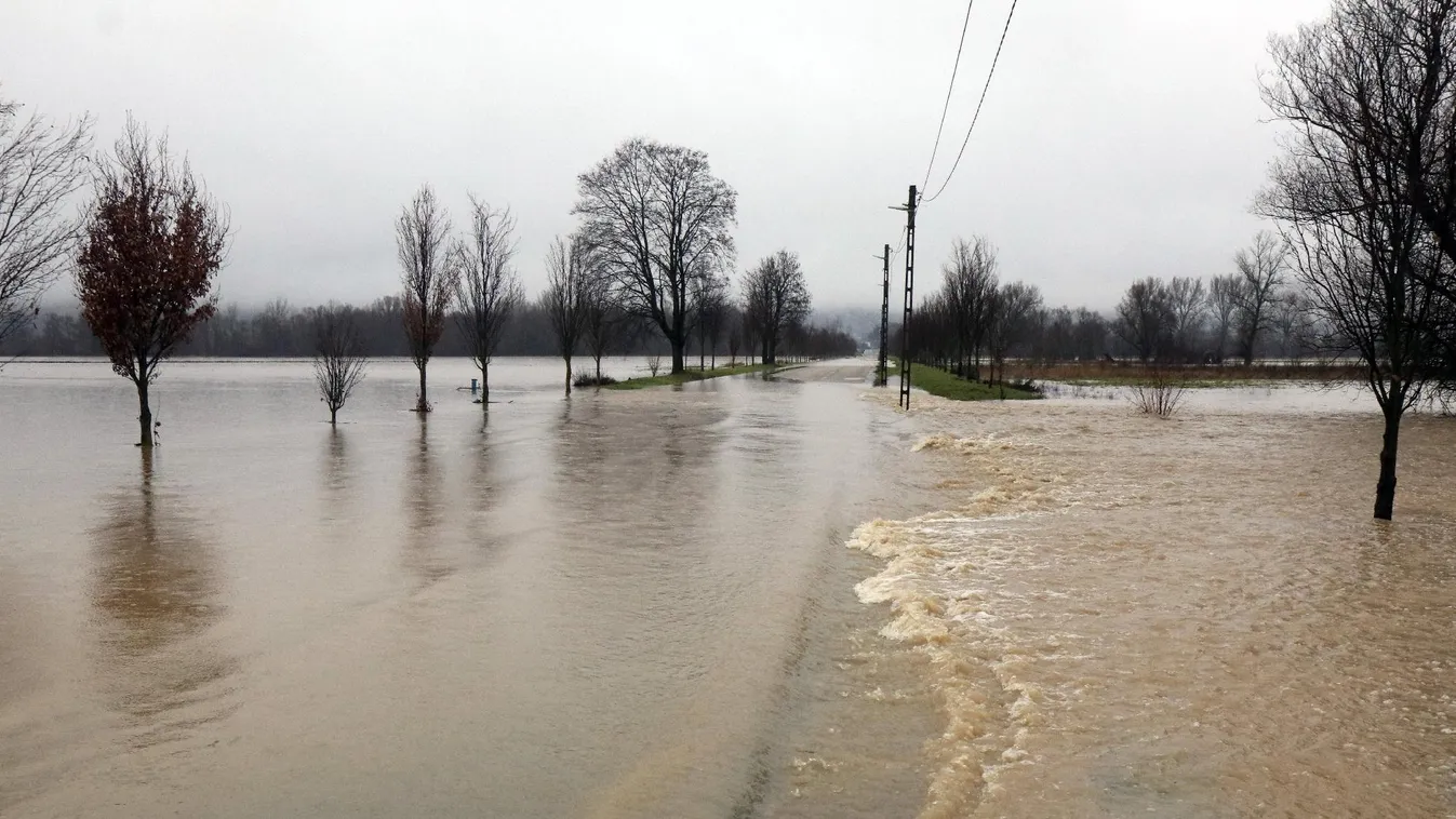 Harmadfokú készültség a Sajón és a Tarnán