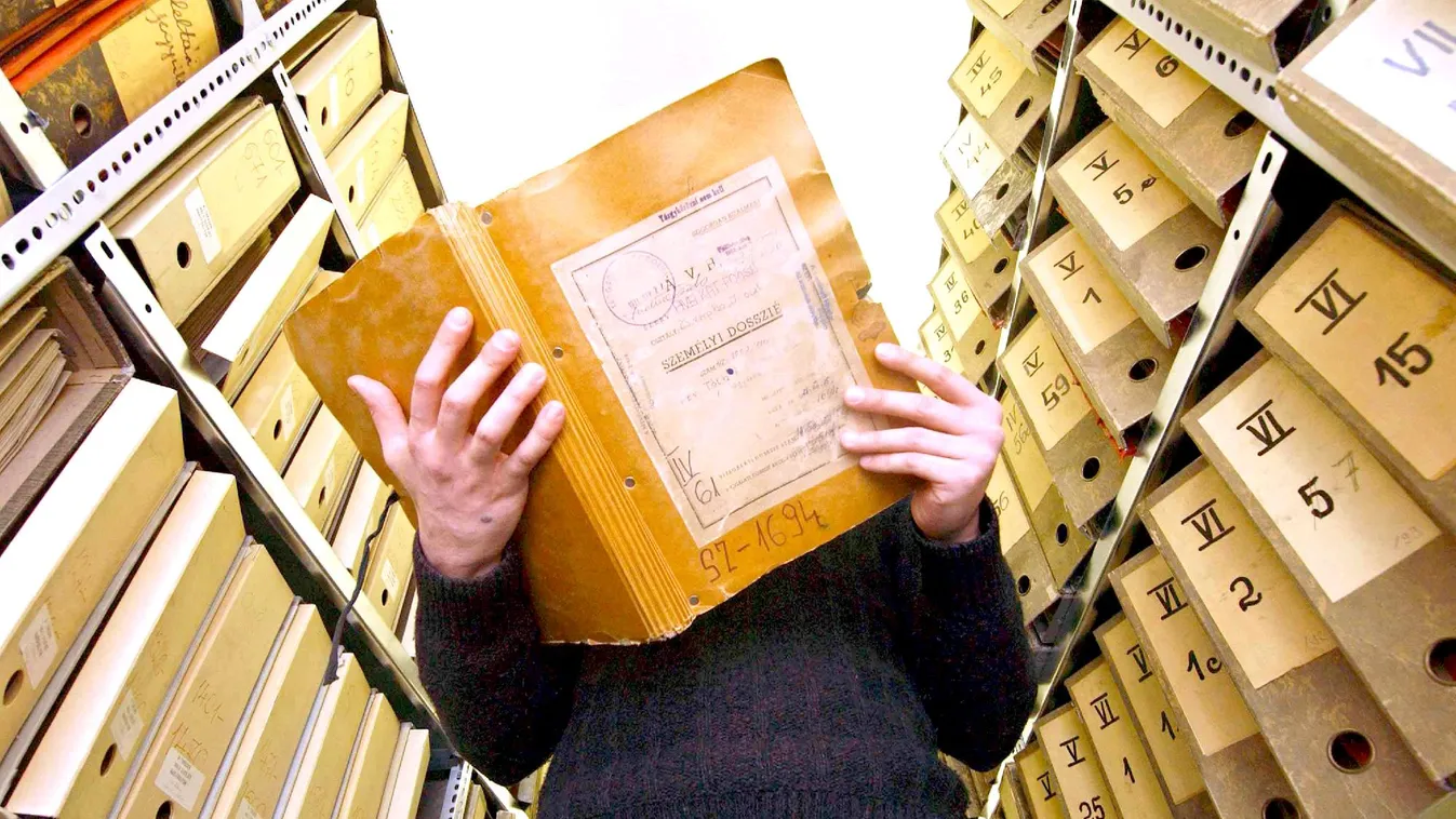 Megfontolják az ügynökakták nyilvánosságra hozatalát