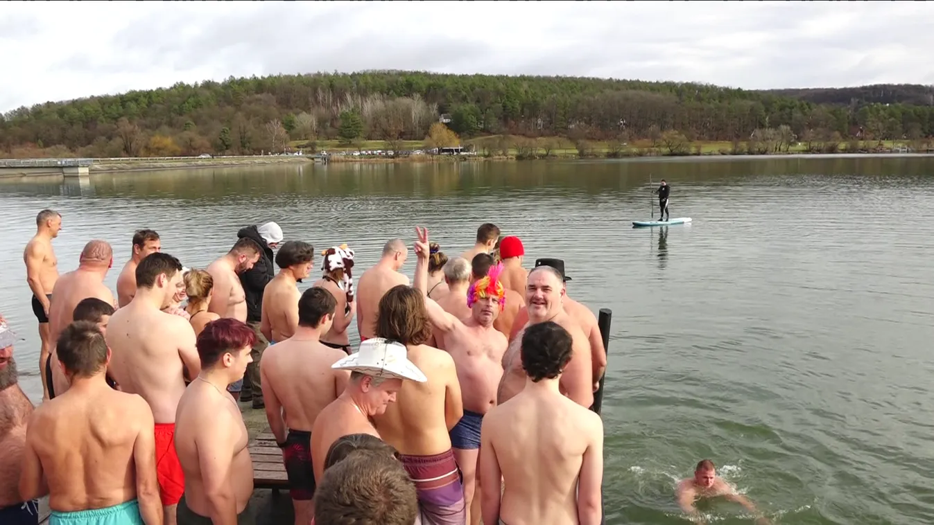 11. alkalommal rendezték meg Orfűn a januári jeges csobbanást + videó