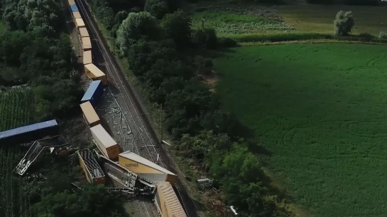 Életveszélyes anyag szivárog a Kétpónál kisiklott tehervonatból