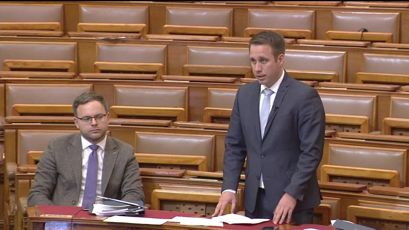 Dömötör Vadainak: Hiába menekül a telefonjába, hiába kiabál képviselő asszony