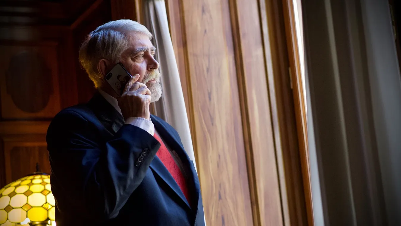 Engedélyezték Magyarországon az orosz vakcinát