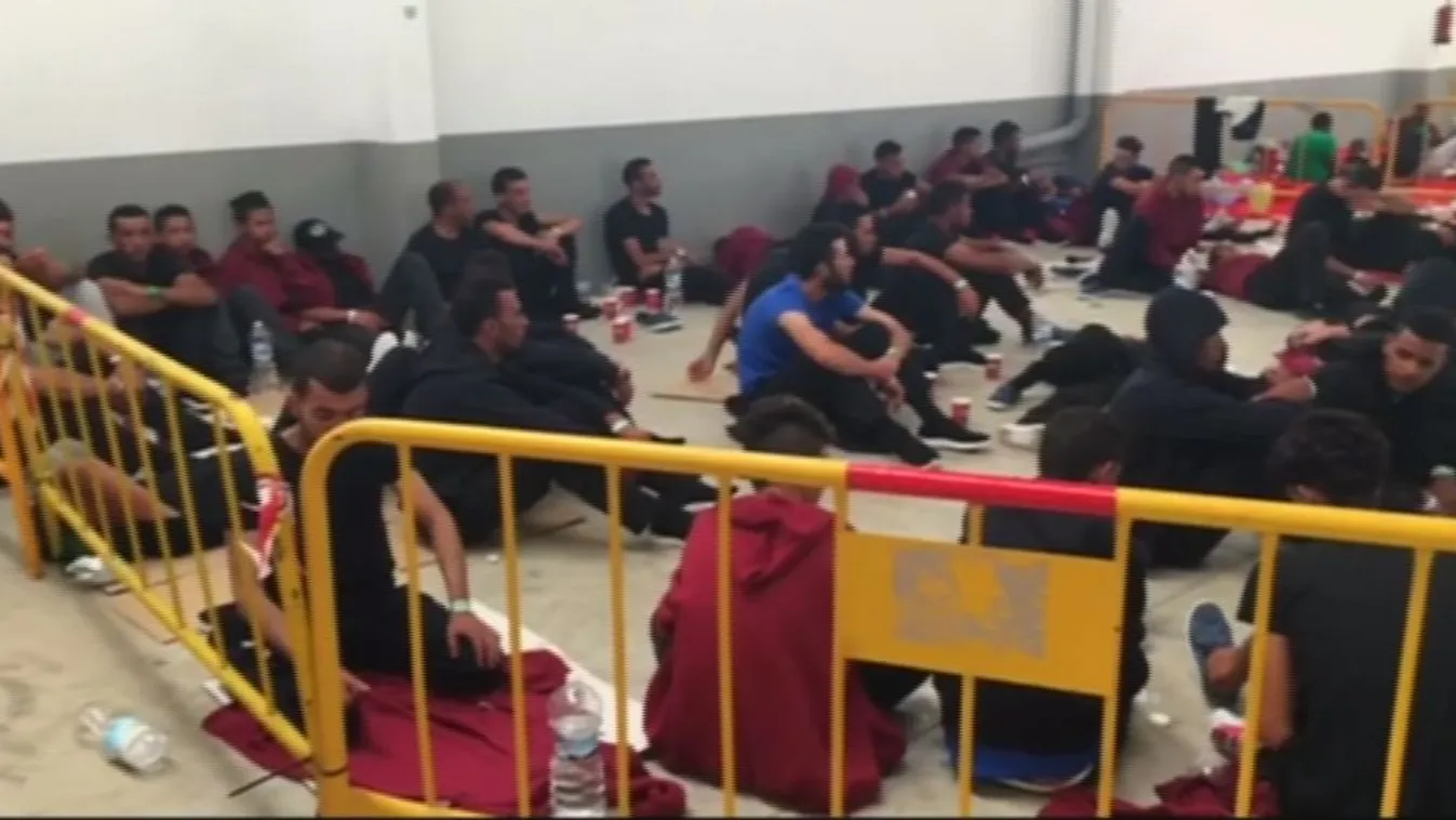 Ötvenezer migráns tart Spanyolországba