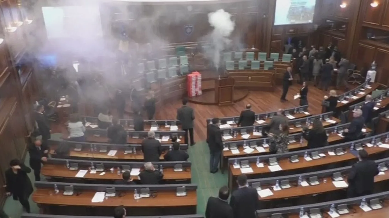 Könnygázt is bevetettek a képviselők