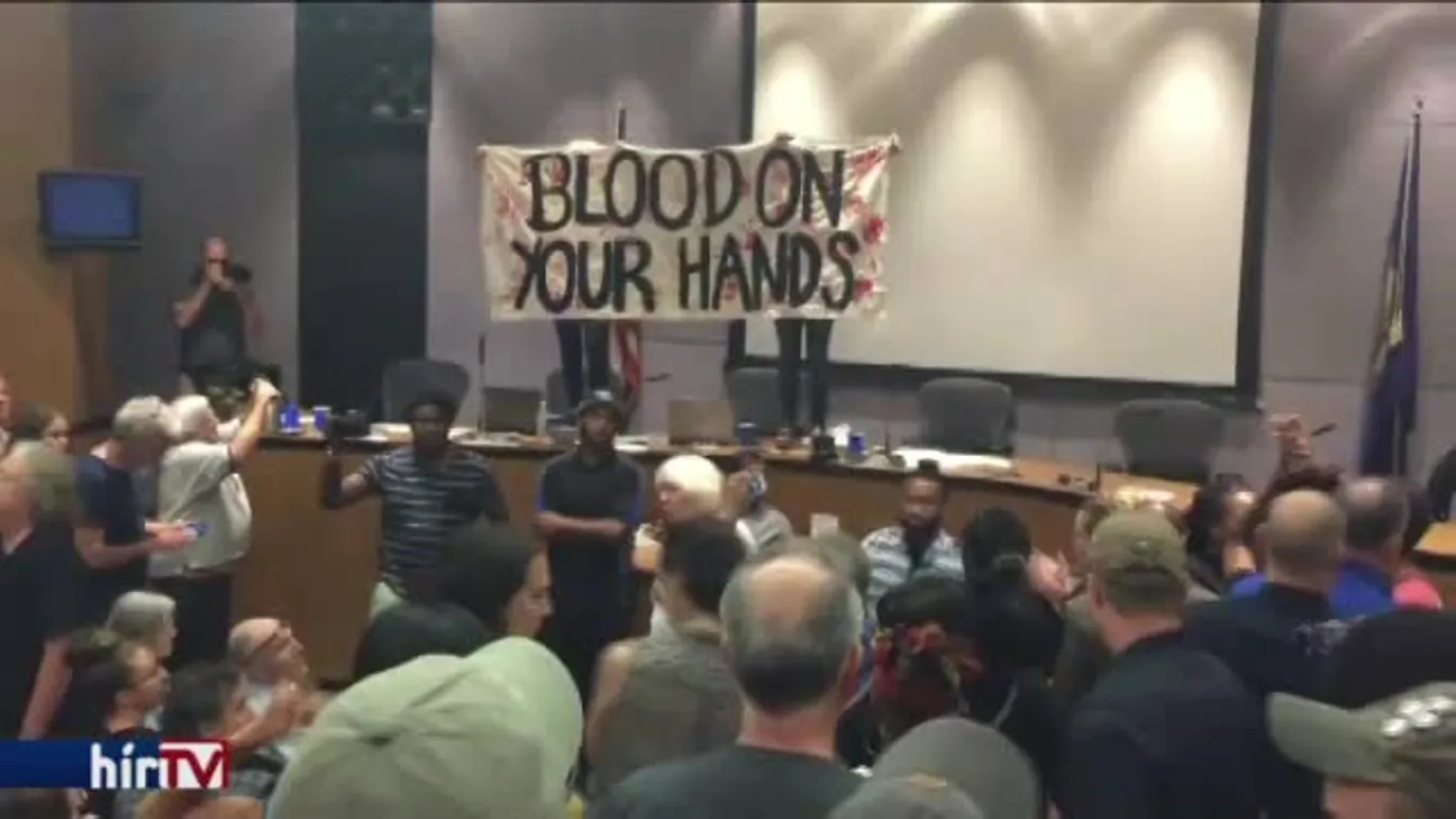 Áll a bál a charlottesville-i önkormányzat ülésén