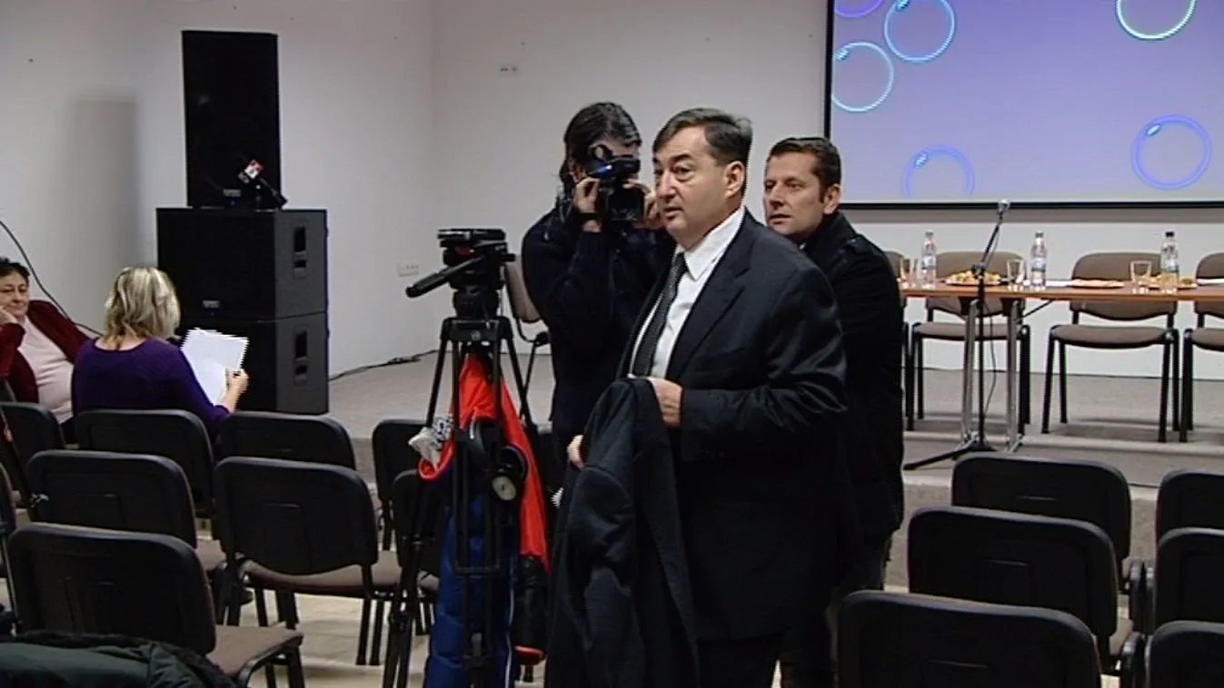 Az állampárt idején sem jutott ennyi az elit rokonságának