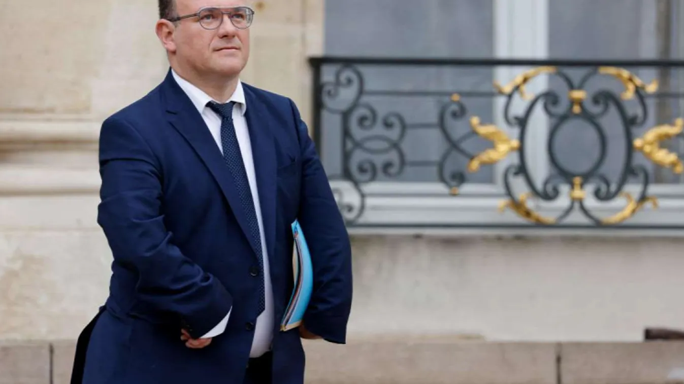 Újabb nőt akarhatott megerőszakolni Macron szolidaritásügyi minisztere