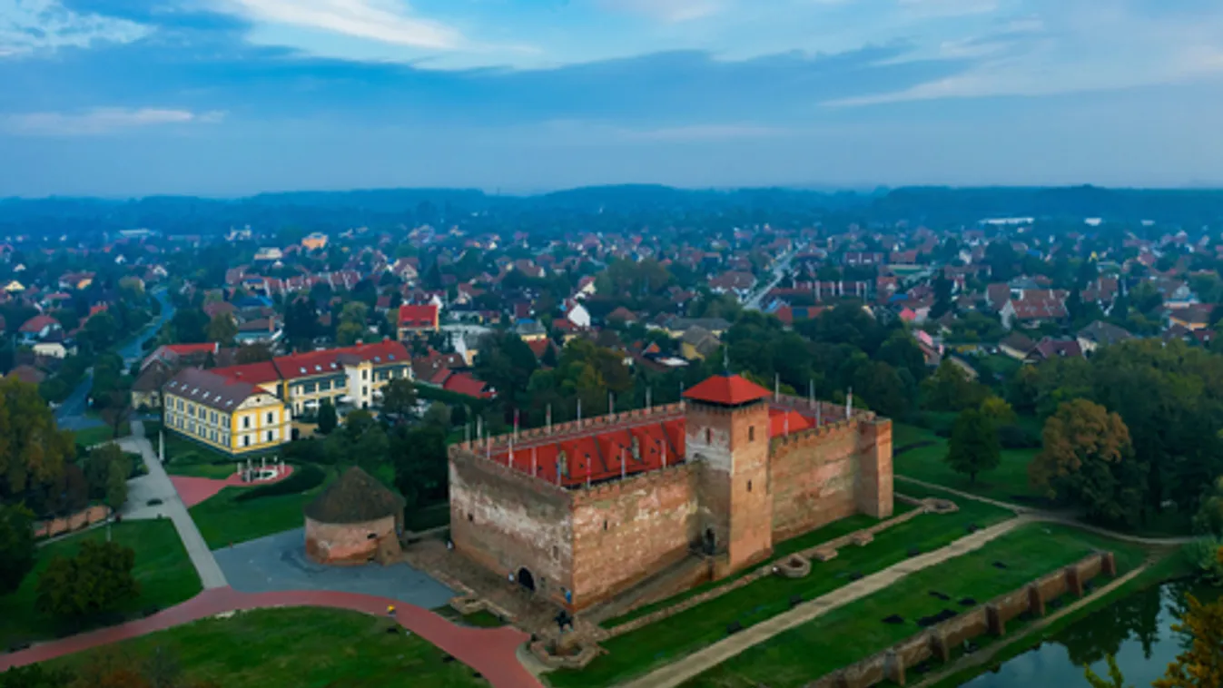 Három színházi fesztivál és öt bemutató a Gyulai Várszínház 59. évadában