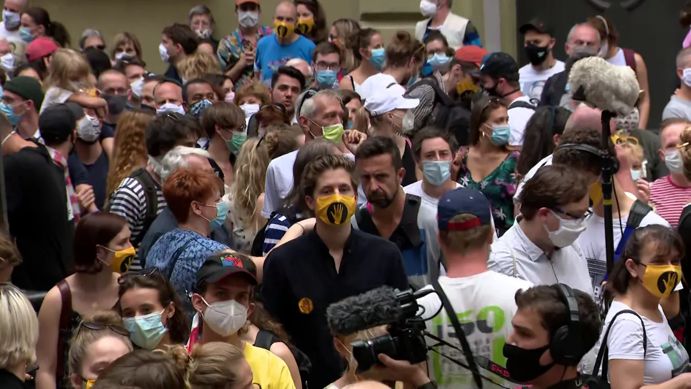 Mégis felvehették a fizetést a tüntető SZFE-s oktatók