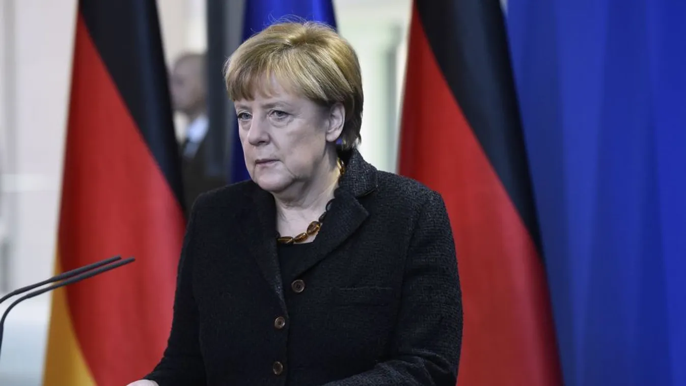 Ott lesz a meccsen Merkel, ezzel demonstrál