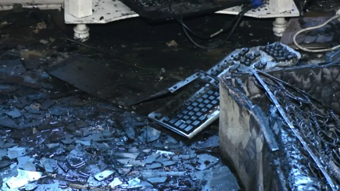 Bennégett házában egy ember Putnokon