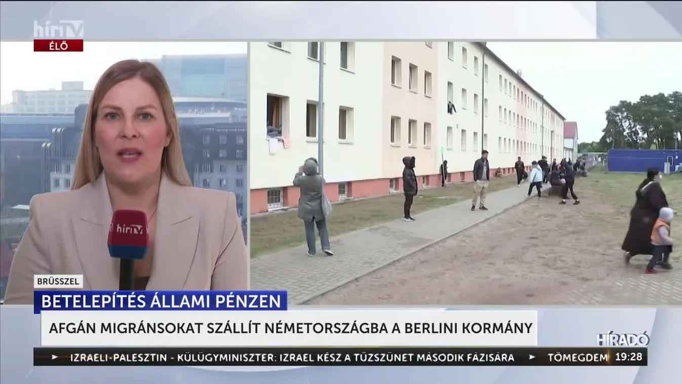 Afgán migránsokat szállít Németországba a berlini kormány + videó