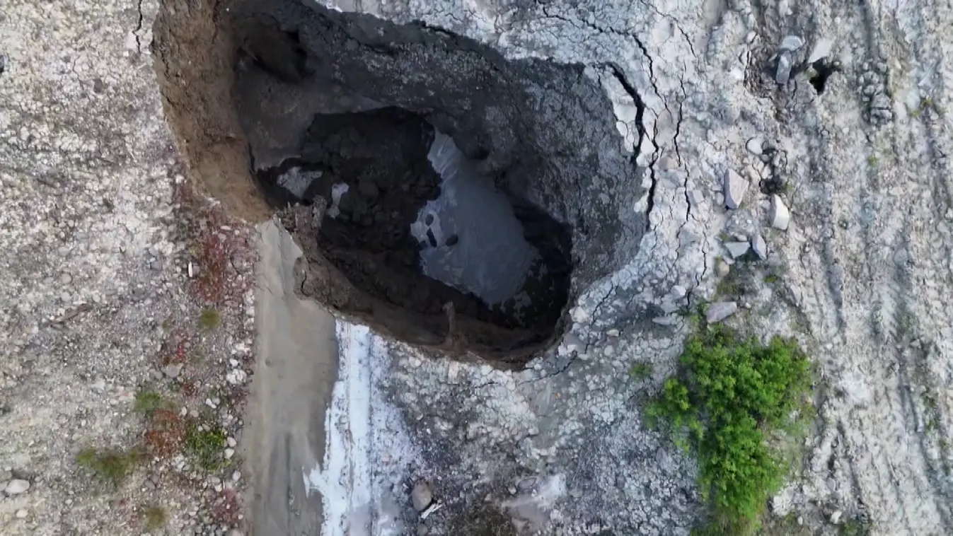 Elkezdett beomlani a parajdi sóbánya + videó