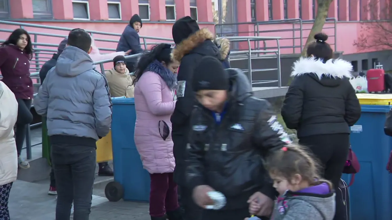 Folyamatosan érkeznek a menekültek Záhonyba