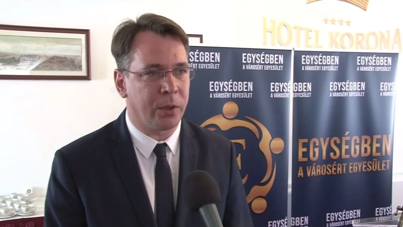 A holokausztot piros ultinak nevezte, a baloldal mégis támogatja