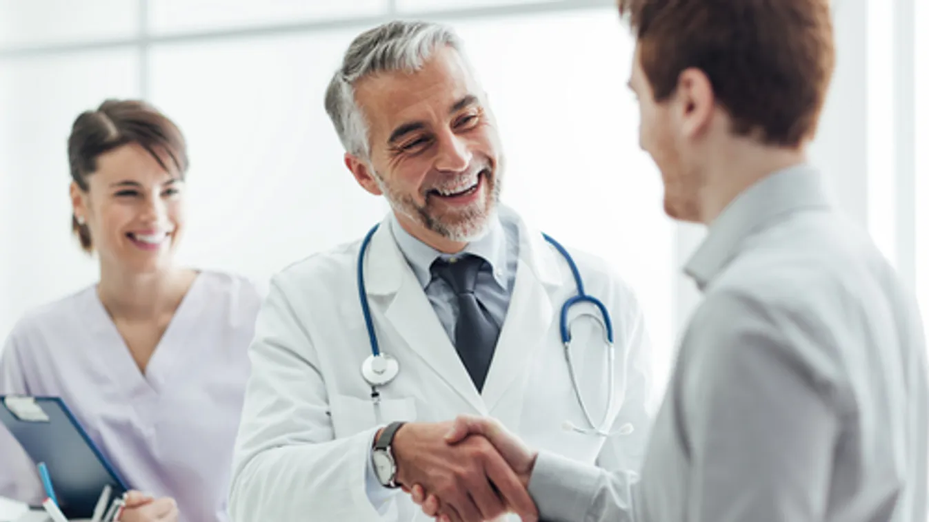 Társadalmi konszenzus övezi az orvosok béremelését és a hálapénz felszámolását