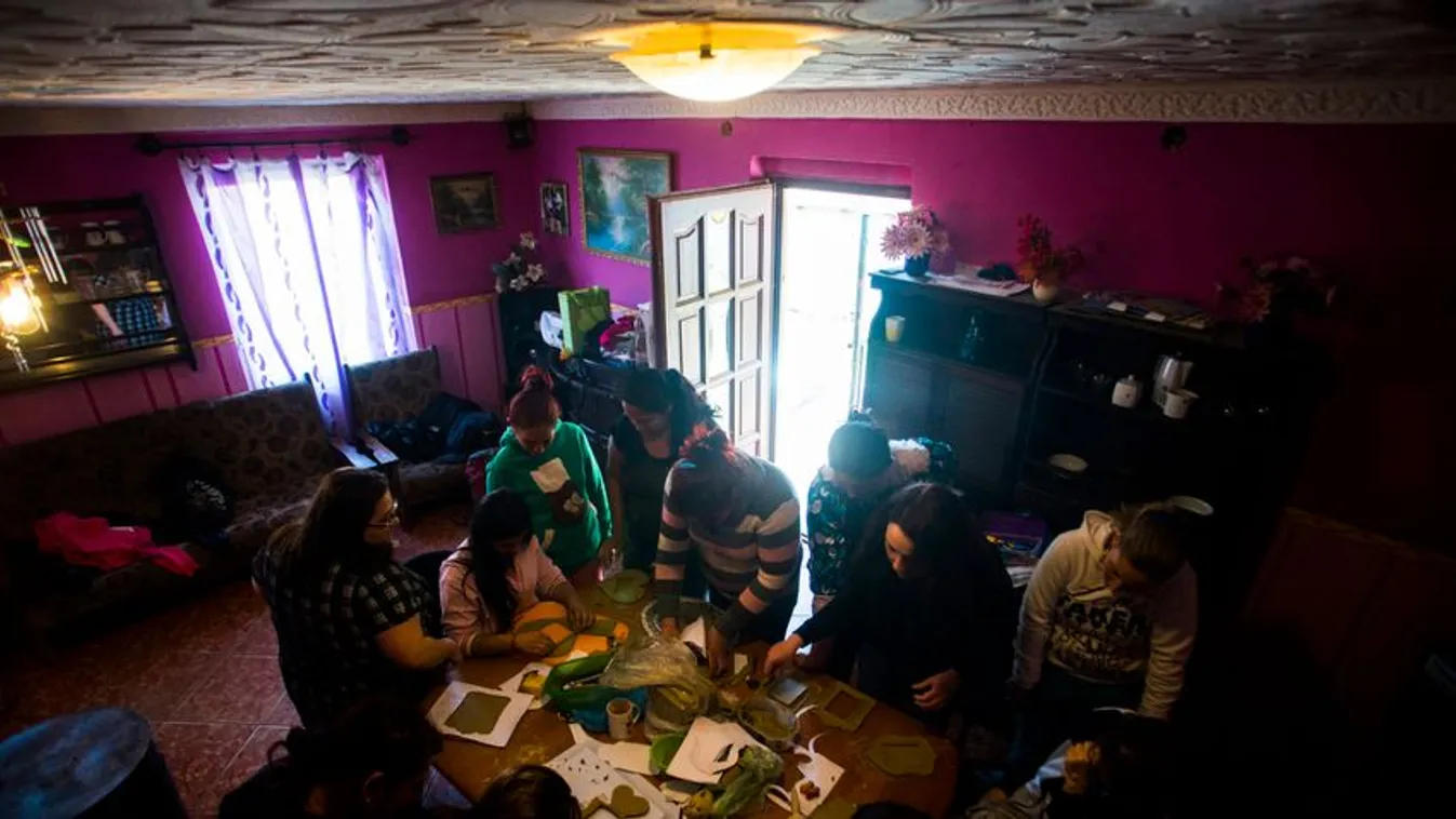 Feleannyian élnek túlzsúfolt lakásban, mint 2010-ben