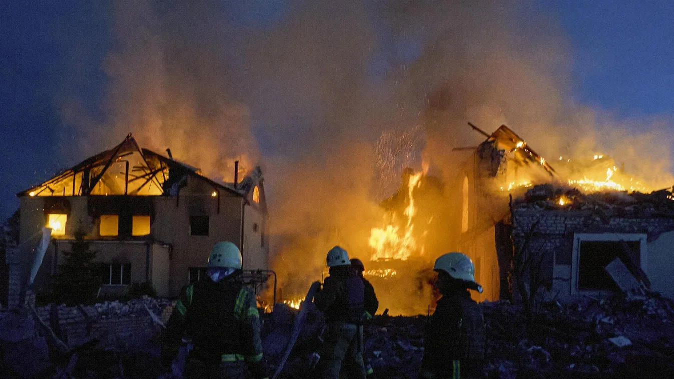 Ezreket evakuáltak az ostrom alatt álló Harkiv megyéből