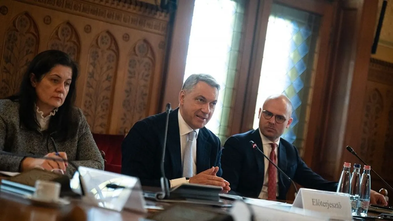 Lázár János vészjósló üzenetet küldött a Strabagnak és a Switelskynek: "Ez így nem maradhat"