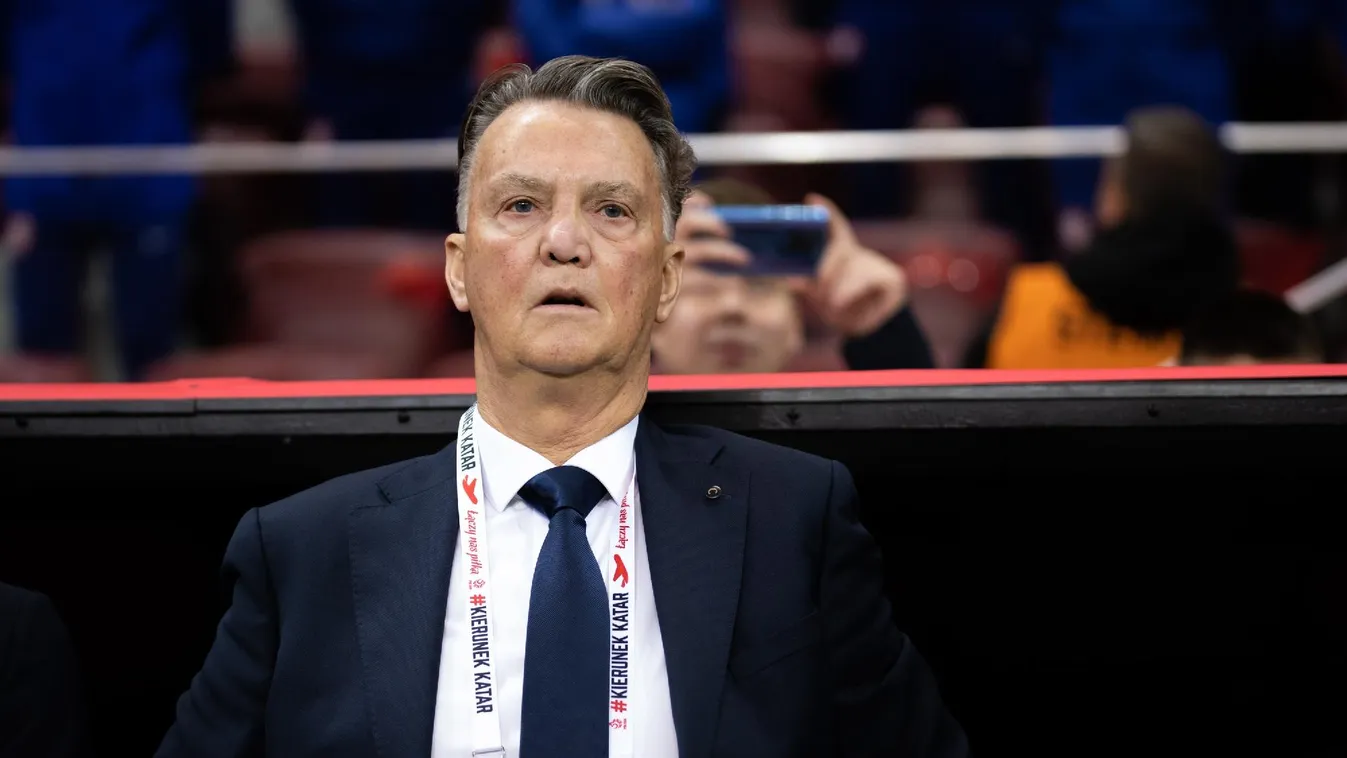A holland vezetés ellenére félidőben még kritikus volt van Gaal