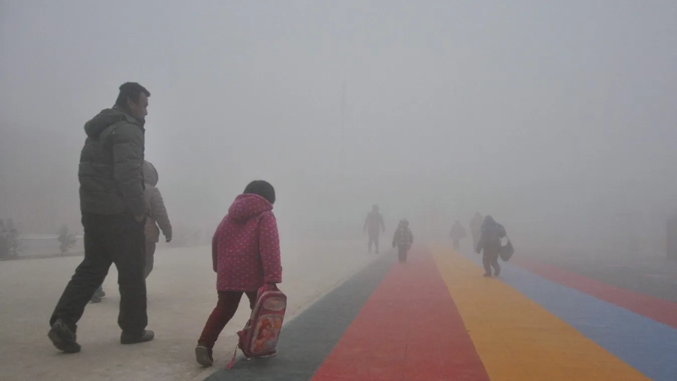 100 méterre sem látni, akkora a köd